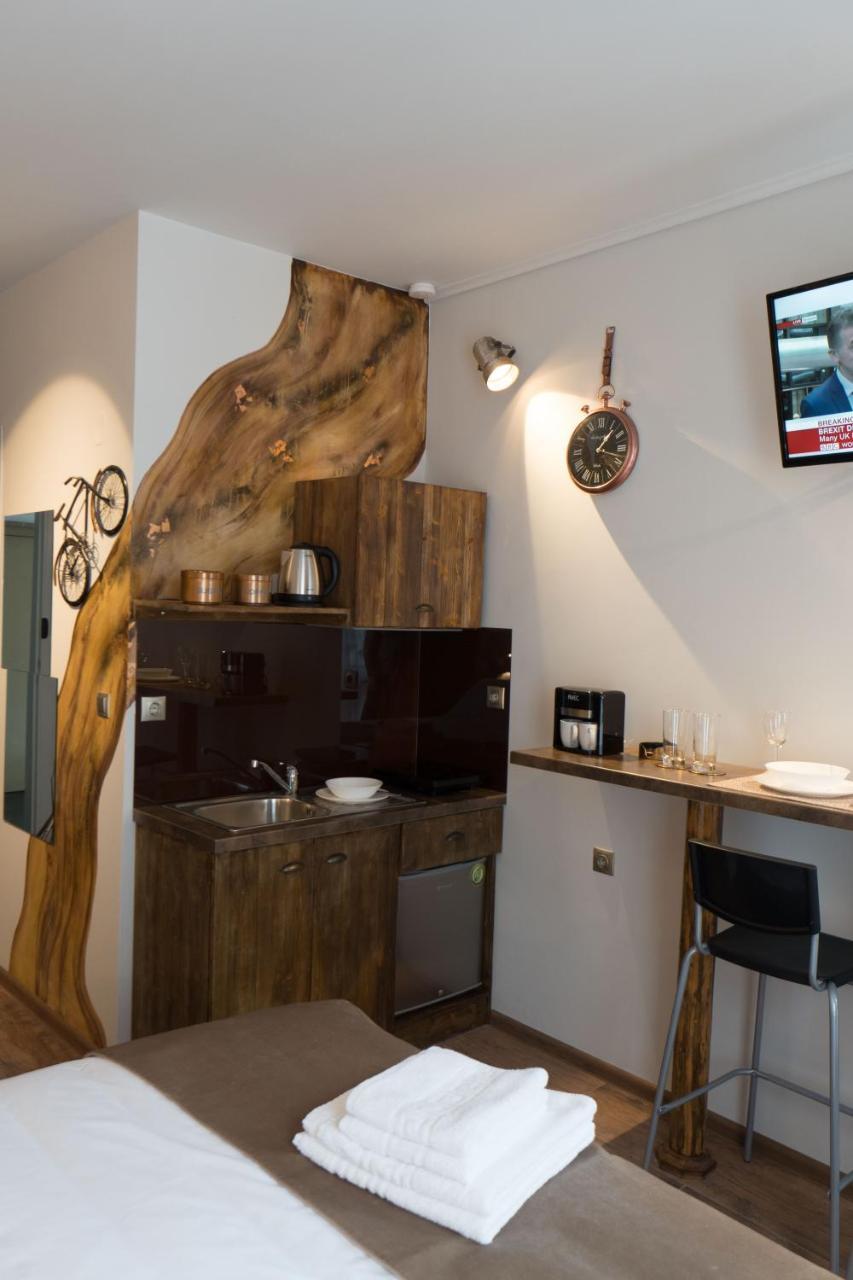 Graffitisuites#bronze Apartment